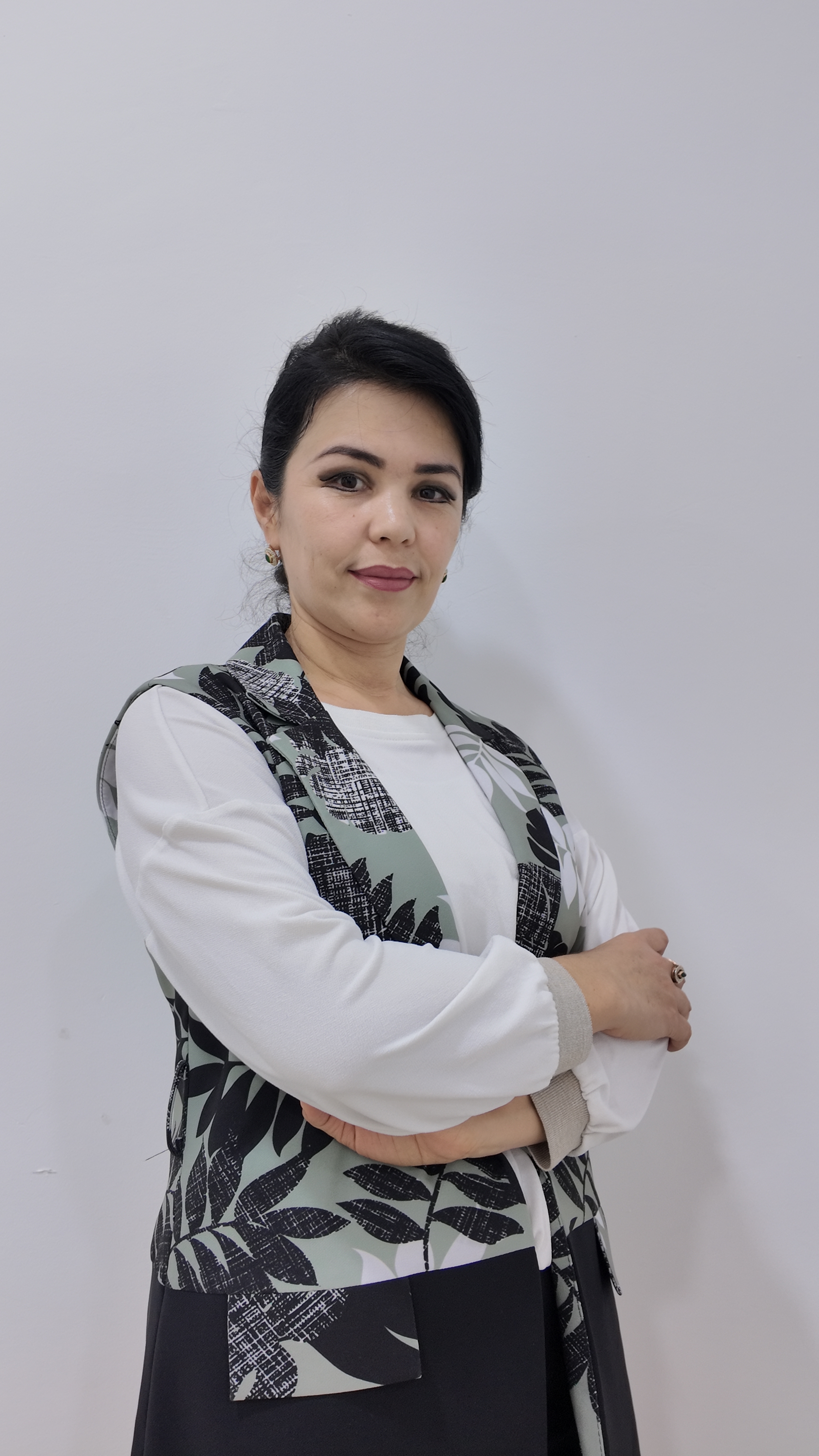 Frau Nilufar Ishankulova